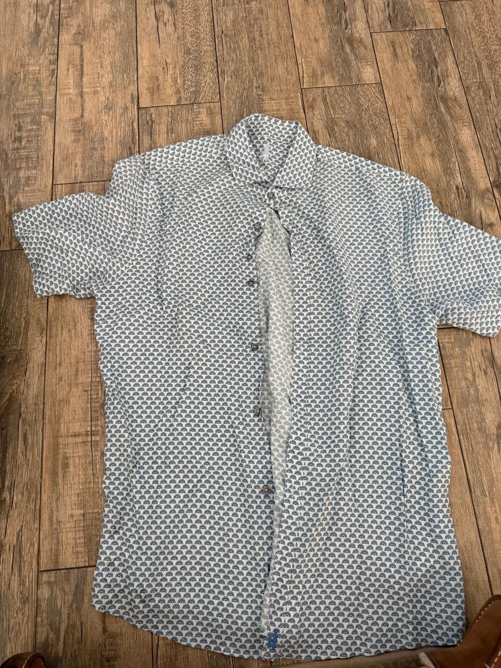 johnnie-O Tate Shirt Size L blue & White Fortune Bloom Peacock Collared Button